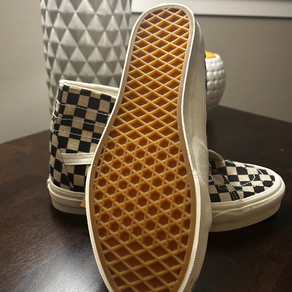 Vans Checkered High Tops NWT - Picture 2 of 3